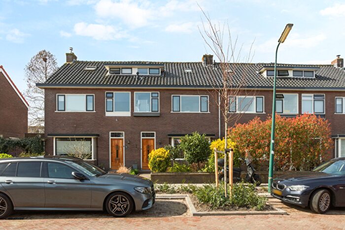5-kamerhuis te koop in Bloemen- en Bomenkwartier, Woerden
