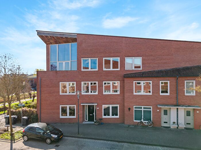4-kamerhuis te koop in Roomburg, Leiden