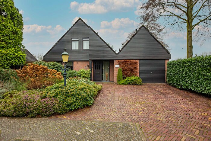 7-kamerhuis te koop in Wolfsbos, Hoogeveen