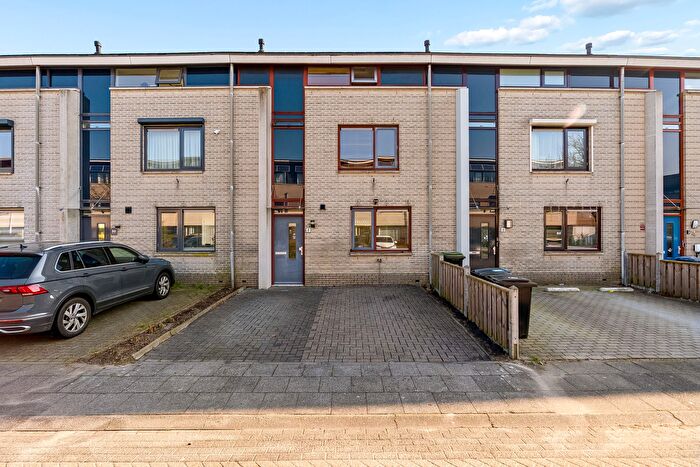 5-kamerhuis te koop in Tussen de Vaarten Z.- Noordoost, Almere