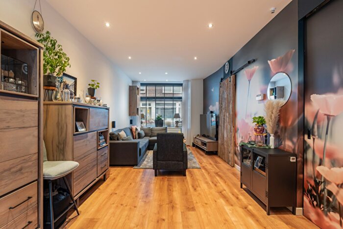 6-kamerhuis te koop in Den Haag – Voornsestraat, Duindorp