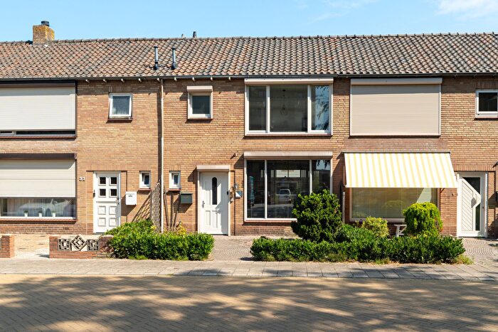 5-kamerhuis te koop in Waalwijk – Esdoornstraat, Bloemenoord