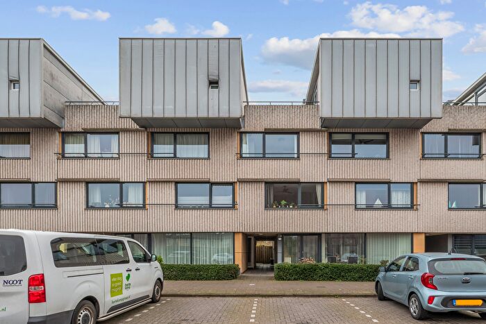 5-kamerappartement te koop in Kruisbergbuurt, IJmuiden