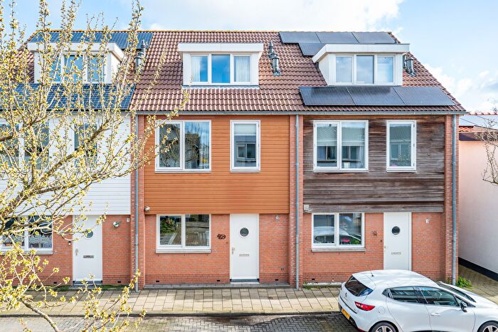 5-kamerhuis te koop in Vrouwenpolderbuurt, Sassenheim
