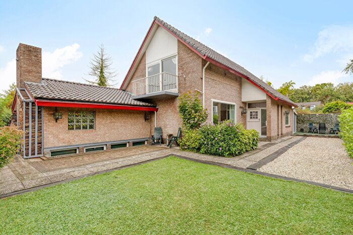 8-kamerhuis te koop in Waarder Kern, Waarder