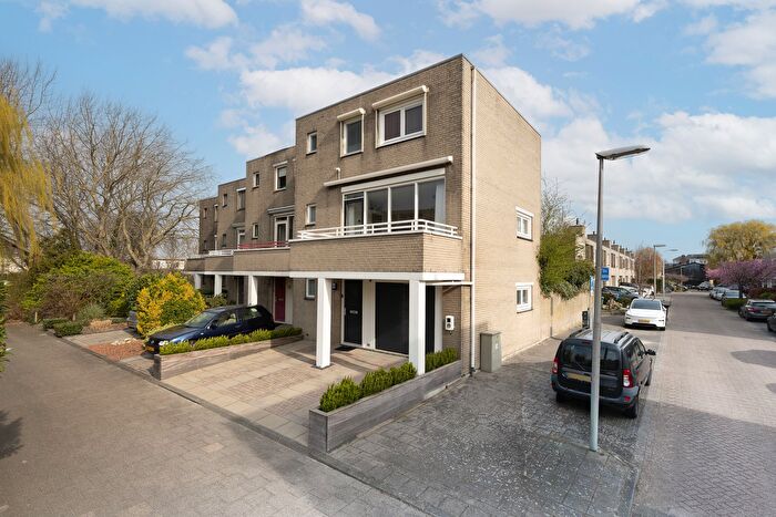 5-kamerhuis te koop in Alphen aan den Rijn – Jan van Henegouwenstraat, Gouwsluis