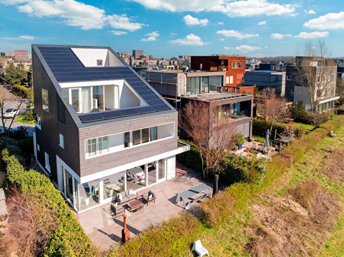 8-kamerhuis te koop in Amsterdam – Tamariskhof, Rieteiland-Oost