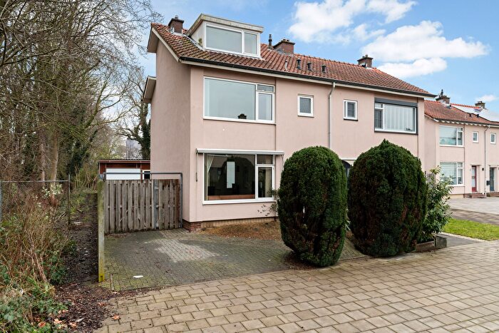 4-kamerhuis te koop in Dordrecht – Van Speykstraat, Van Kinsbergenstraat en omgeving