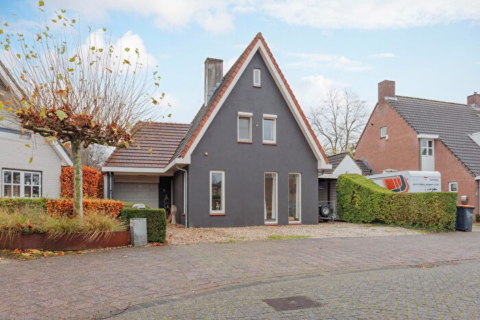 7-kamerhuis te koop in Hooipolder en De Hoeven, Raamsdonksveer