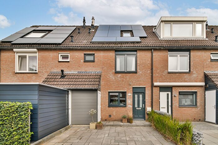 5-kamerhuis te koop in Pearl Buck-erf en omgeving, Dordrecht