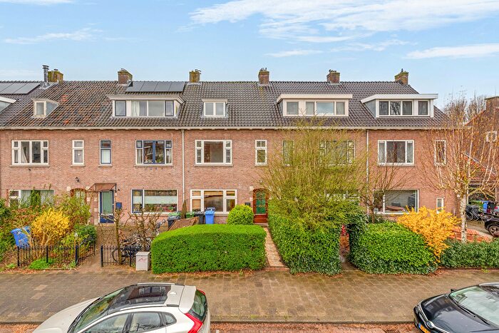 6-kamerhuis te koop in Rotterdam – Larikslaan, Schiebroek