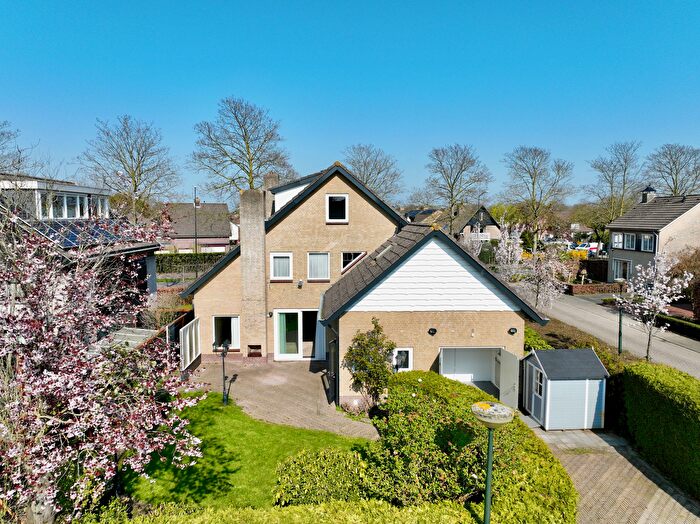 8-kamerhuis te koop in Hooipolder en De Hoeven, Raamsdonksveer