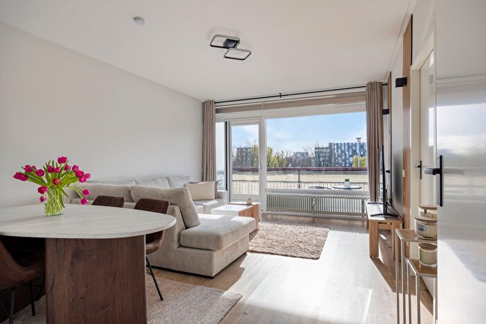 4-kamerappartement te koop in Arnhem – Hanzestraat, Winkelcentrum