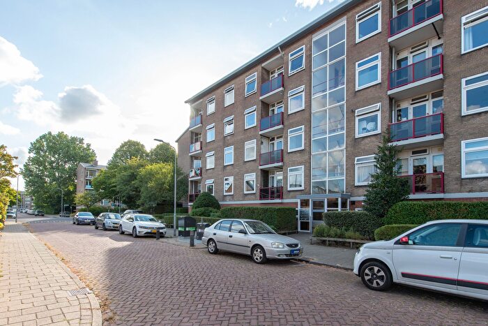 4-kamerappartement te koop in Onderwijzersbuurt, Heemskerk