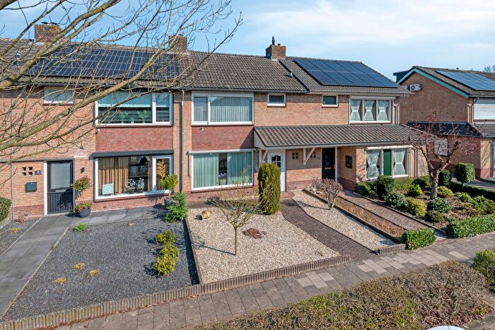 5-kamerhuis te koop in Kaatsheuvel – Jan Steenstraat, Pannenhoef (oost)