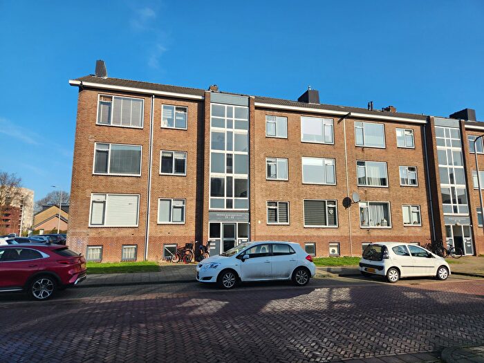 3-kamerappartement te koop in Zeeheldenbuurt, Alphen aan den Rijn