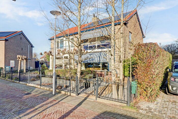 5-kamerhuis te koop in Brielle – van Egmondplein, Noord Meeuwenoord
