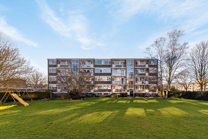 4-kamerappartement te koop in Fortuinwijk-Noord, Leiden