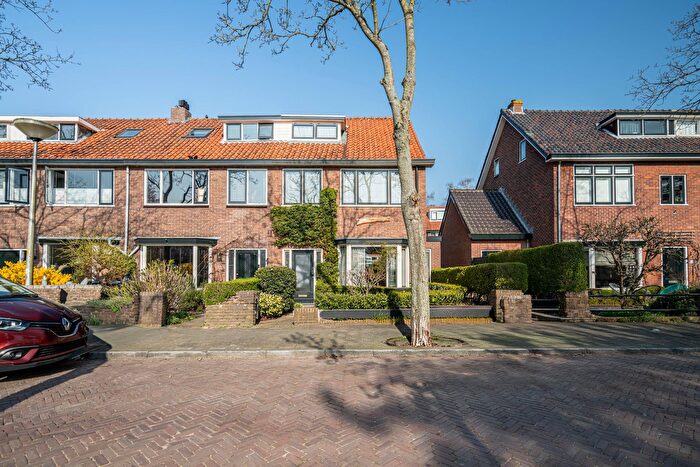 6-kamerhuis te koop in Leiderdorp – Kom van Aaiweg, Kerkwijk
