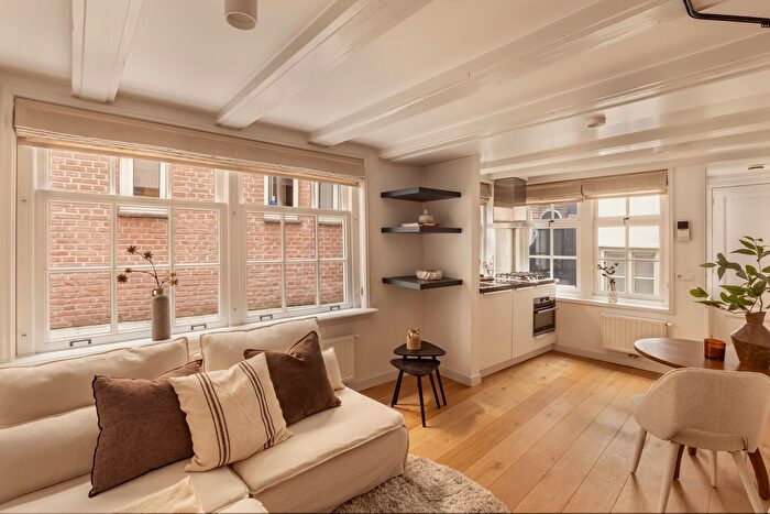 1-kamerappartement te koop in Amsterdam – Herengracht, Langestraat e.o.
