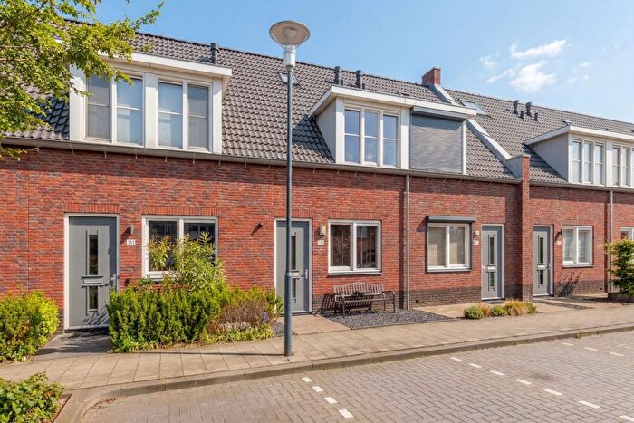 3-kamerhuis te koop in Verspreide huizen Hoeven, Zaltbommel