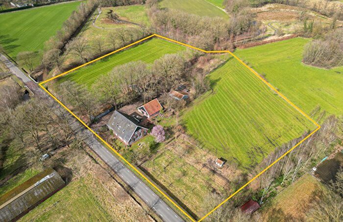 8-kamerhuis te koop in Buurtschap Broekheurne, Enschede