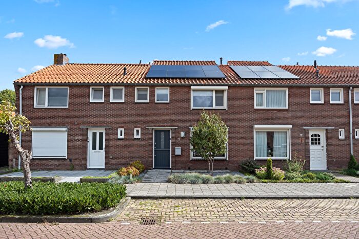 5-kamerhuis te koop in Waalwijk – Mr. Luybenstraat, Laageinde
