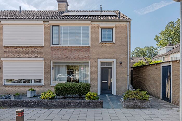 5-kamerhuis te koop in Waalwijk – Dr. Donker Curtiusstraat, Laageinde