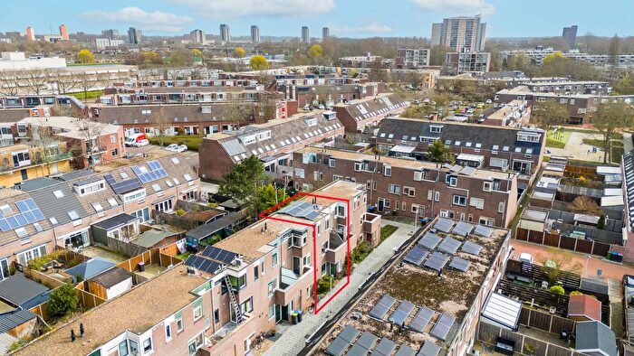 4-kamerhuis te koop in Gildenwijk-West, Spijkenisse