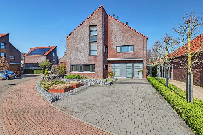8-kamerhuis te koop in Kern Hout-Blerick, Venlo