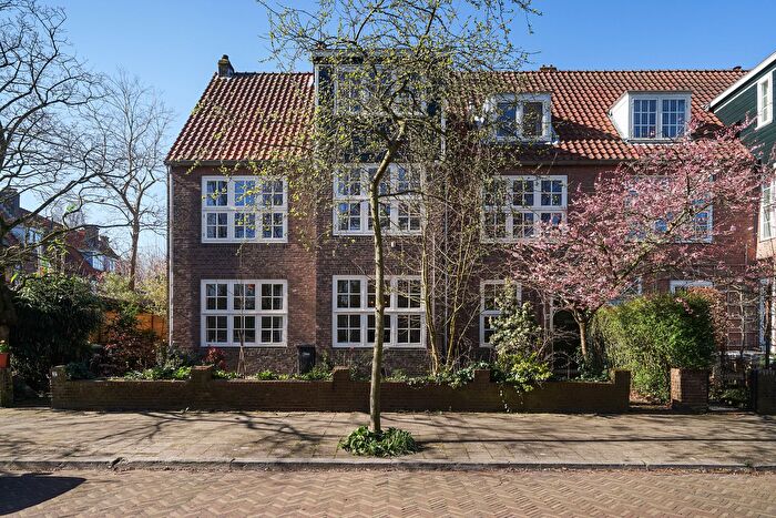 6-kamerappartement te koop in Den Haag – Houtrustlaan, Vogelwijk