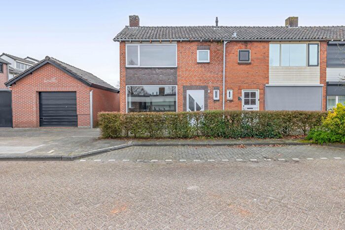 4-kamerhuis te koop in Waalwijk – Anemoonstraat, Bloemenoord