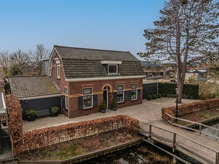 6-kamerhuis te koop in Heinenoord – Dorpsstraat, Heinenoord Woonkern