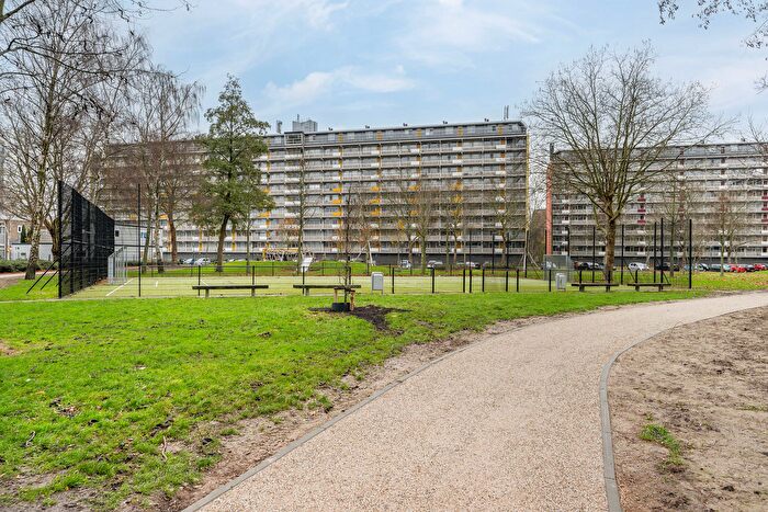 4-kamerappartement te koop in Bachplein, Schiedam