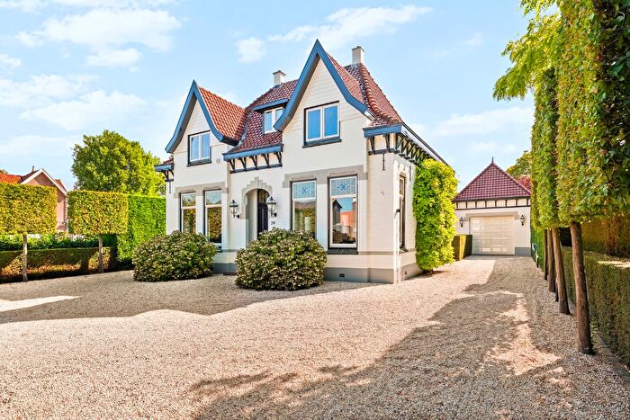 6-kamerhuis te koop in Numansdorp Woonkern, Numansdorp