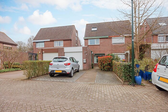 4-kamerhuis te koop in Hooipolder en De Hoeven, Raamsdonksveer
