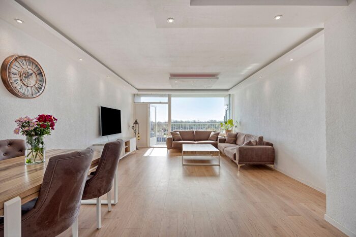 3-kamerappartement te koop in Meerzicht-Centrum-West, Zoetermeer