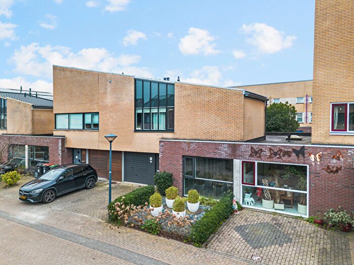 4-kamerhuis te koop in Kersenboogerd-Zuid - Buurt 33 06, Hoorn (NH)