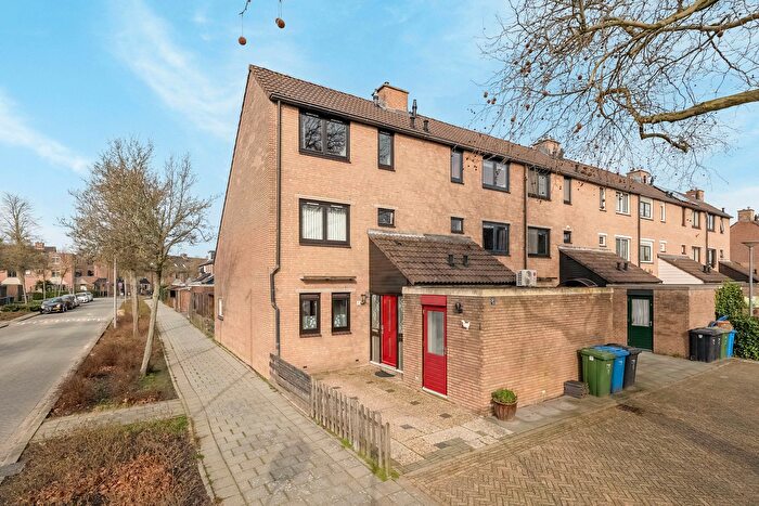 4-kamerhuis te koop in Hoogvliet Zuid, Hoogvliet Rotterdam