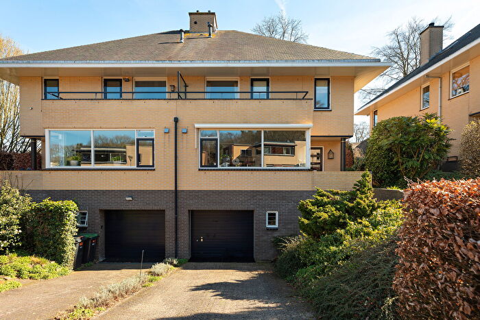 5-kamerhuis te koop in 't Hoogt van 't Kruis, Hilversum