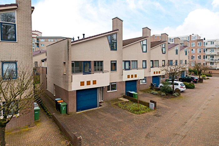 7-kamerhuis te koop in Emmen-Centrum, Emmen