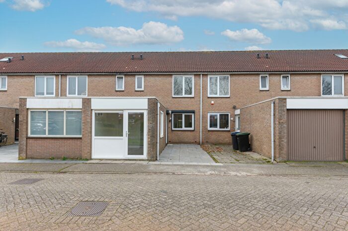 6-kamerhuis te koop in Kruidenwijk Midden-west, Almere