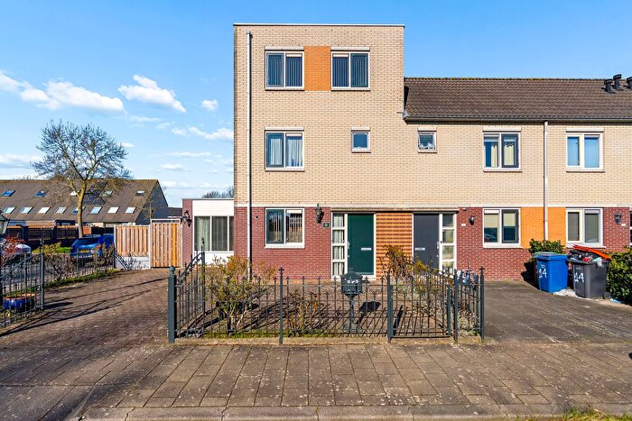 4-kamerhuis te koop in Literatuurwijk Noordoost, Almere