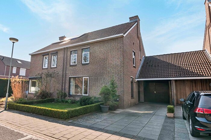 9-kamerhuis te koop in Hommert (gedeeltelijk), Amstenrade