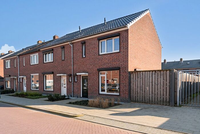 5-kamerhuis te koop in Weert – Anna van Burenstraat, Moesel
