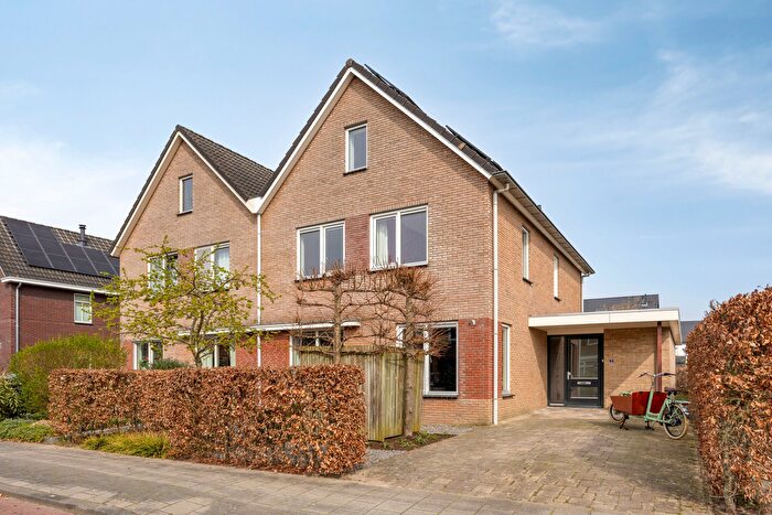 6-kamerhuis te koop in Verspreide huizen Hoeven, Zaltbommel