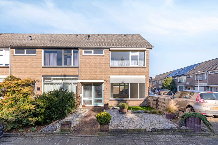 5-kamerhuis te koop in Oss – Van Anrooijstraat, Wagenaarstraat en omgeving