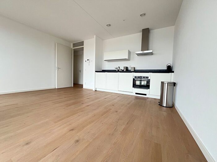 2-kamerappartement te huur in Het Lage Land, Rotterdam
