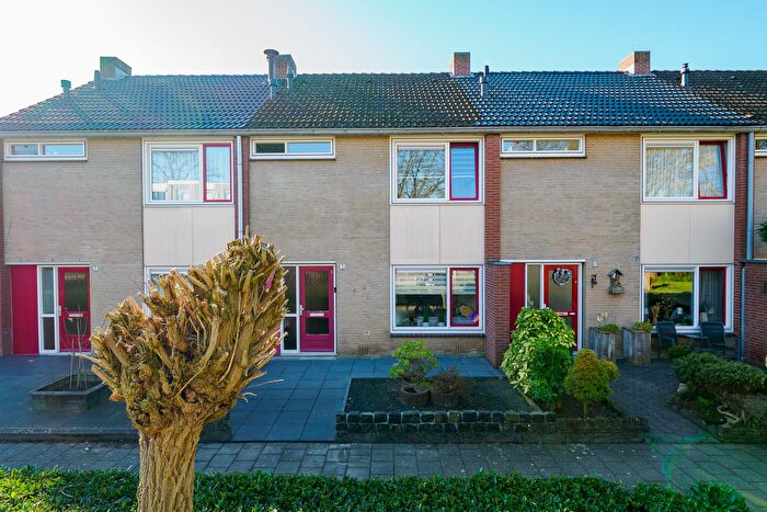 6-kamerhuis te koop in Hengelo (OV) – E. du Perronstraat, Groot Driene Noord