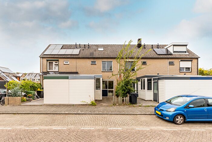 5-kamerhuis te koop in 's-Gravendeel – Seringenstraat, 's-Gravendeel Woonkern